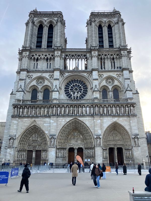 フランス・パリ「パリ」の写真：ノートルダム大聖堂
10時に行ったら解告...