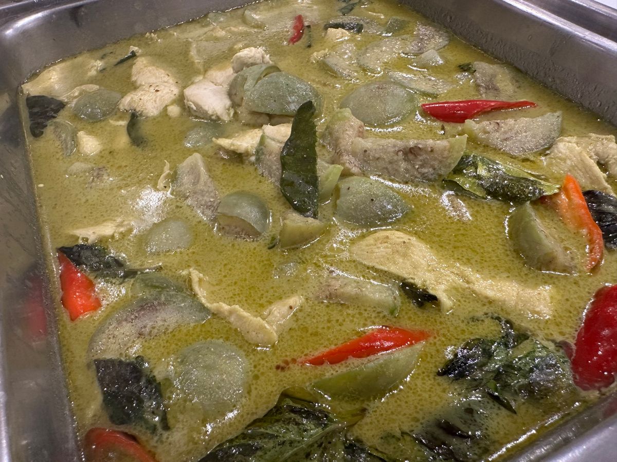 グルメ①タイカレー
グリーンカレー、レッドカレー、プーパッポンカレー，クマ...