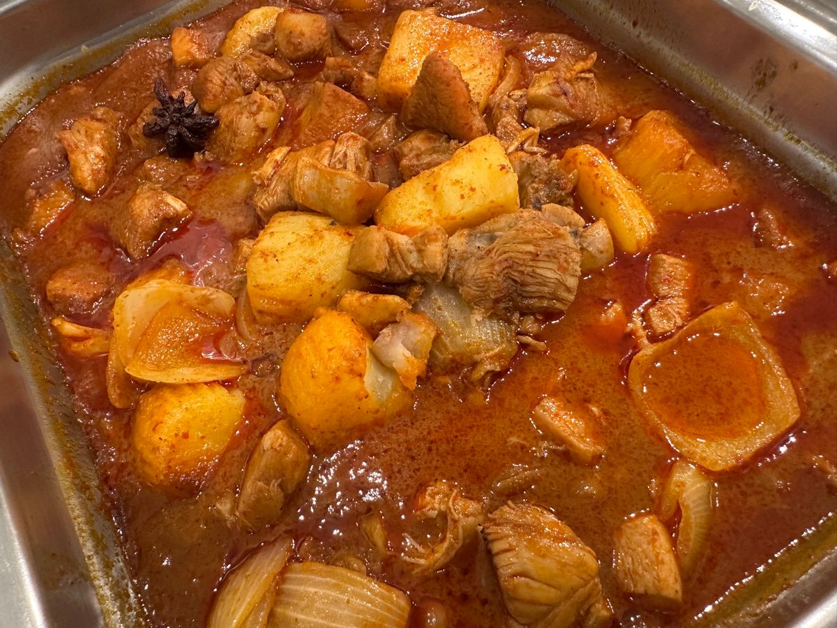 グルメ①タイカレー
グリーンカレー、レッドカレー、プーパッポンカレー，クマ...