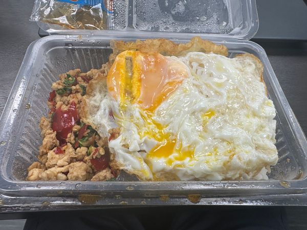 タイ・バンコク「タイ出張」の写真：グルメ②会社の注文弁当
ガパオ、カオマン...