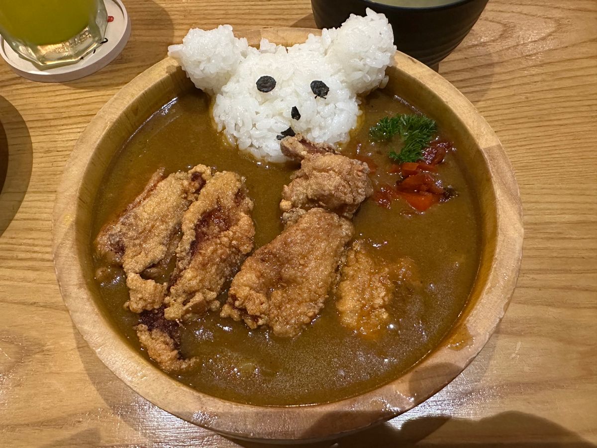 グルメ①タイカレー
グリーンカレー、レッドカレー、プーパッポンカレー，クマ...