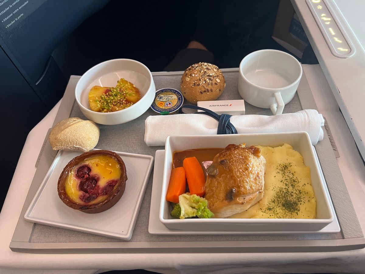 エールフランスのビジネスクラスの食事はいつもレベル高いです