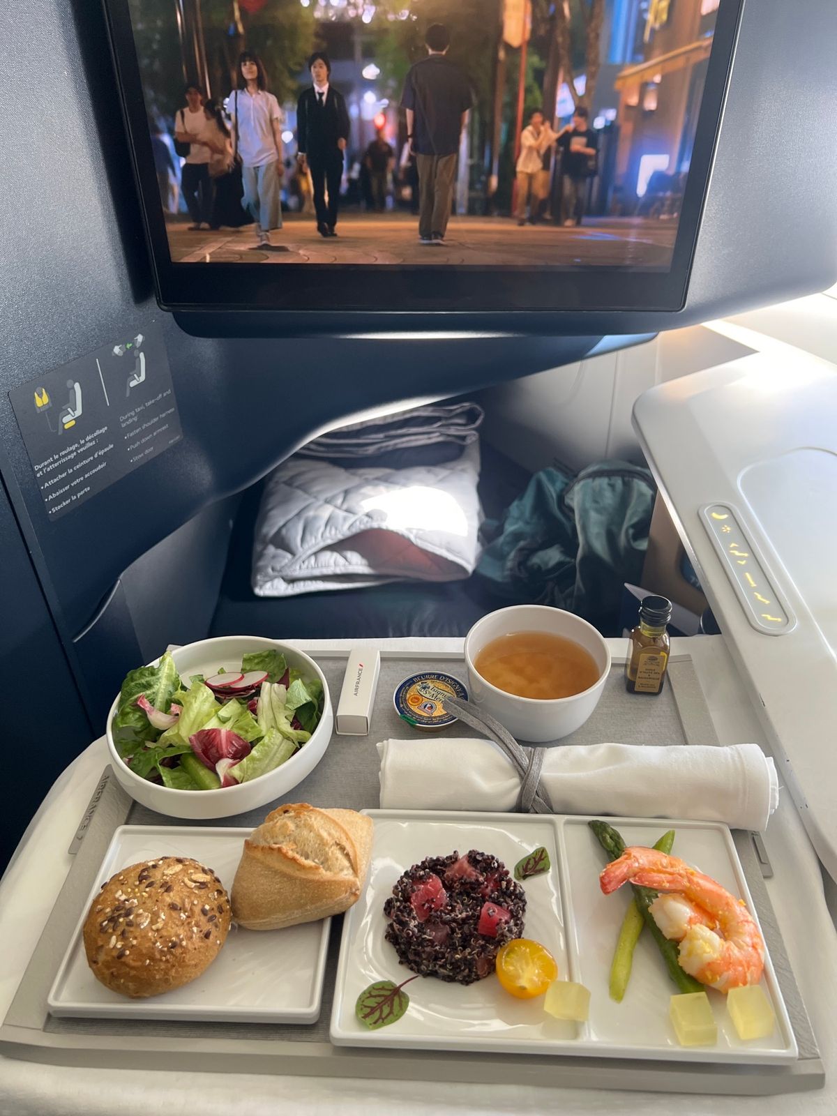 エールフランスのビジネスクラスの食事はいつもレベル高いです