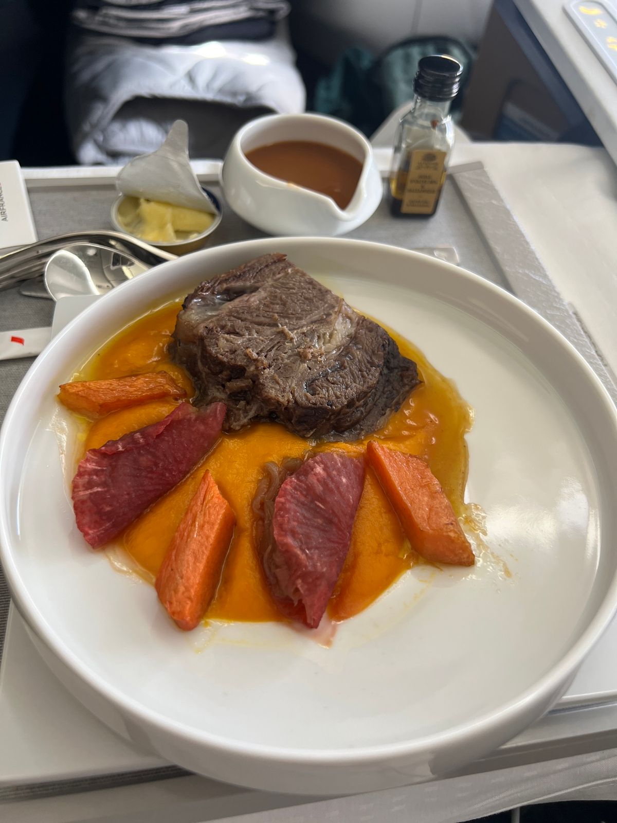 エールフランスのビジネスクラスの食事はいつもレベル高いです