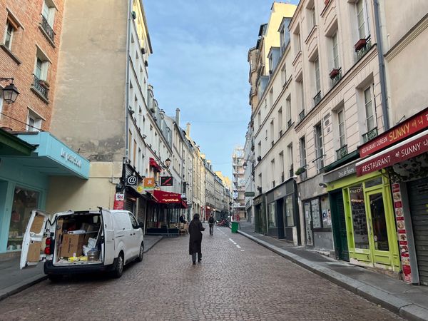 ルクセンブルク・Luxembourg「コートジボワール出張5」の写真：パリのムフタール通り