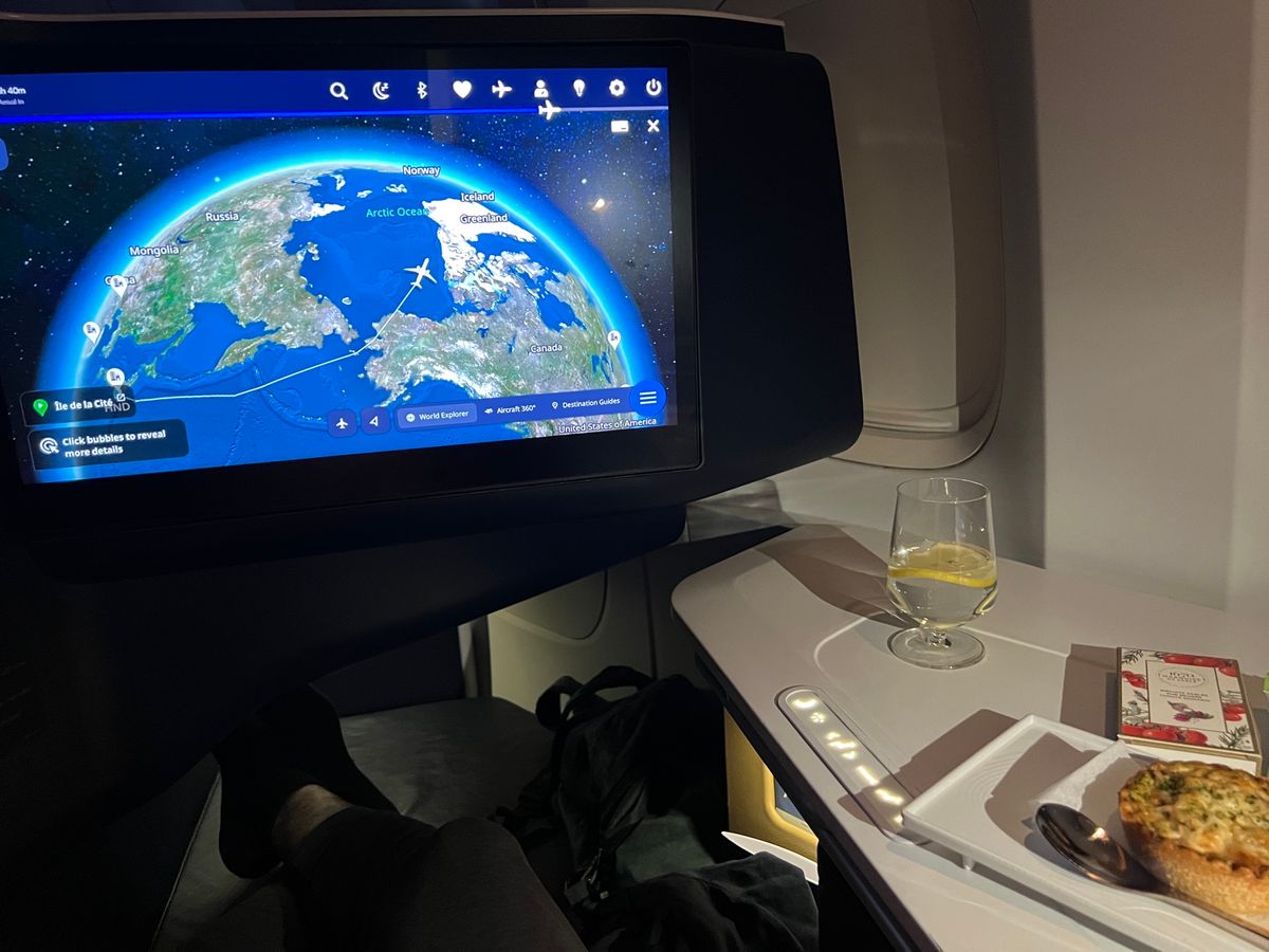 アラスカ上空オーロラ
日本を朝出発する便で、秋から春くらいの季節だと見られ...