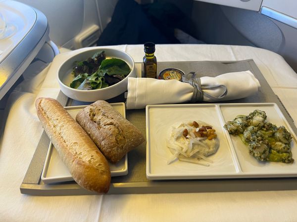 ルクセンブルク・Luxembourg「コートジボワール出張5」の写真：エールフランス機内食