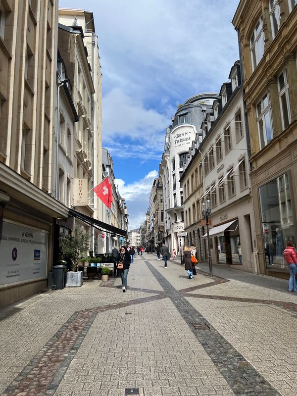 ルクセンブルク・Luxembourg「コートジボワール出張5」の写真：少し晴れた！