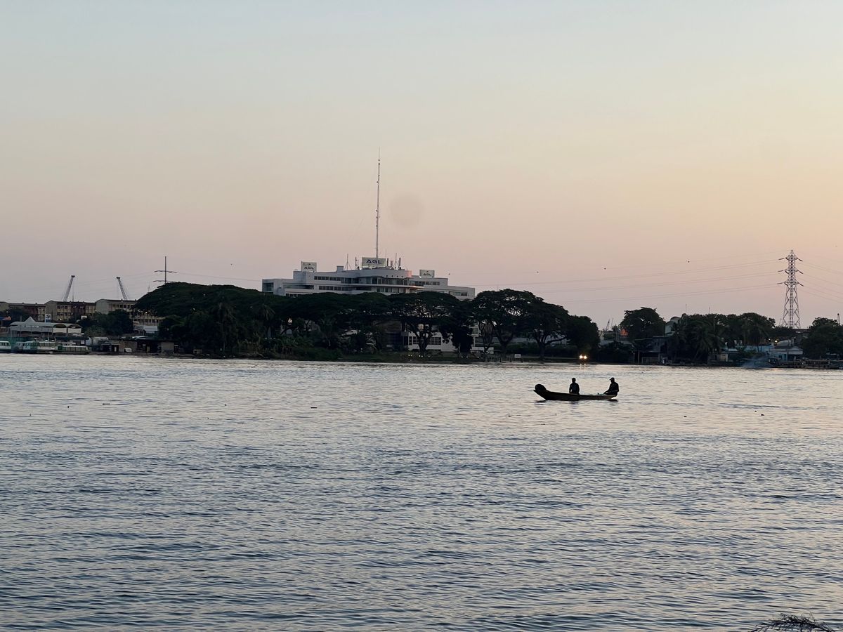 アビジャンの夕方の街歩き
コウモリの大群がすごいんです
西アフリカから新た...