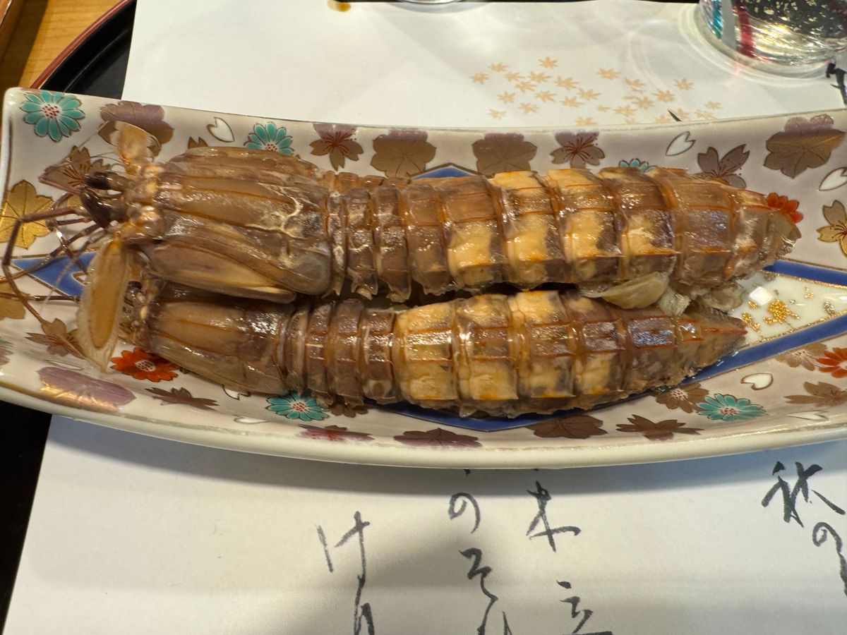 青森市
あけぼの寿司

この日は、寿司を食べるだけの予定。
クリガニという...