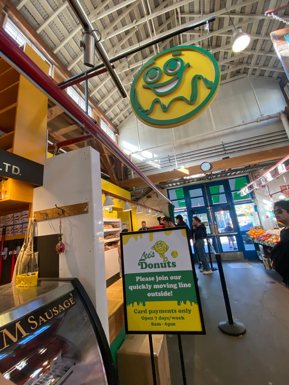 バンクーバーのグランビルアイランドにあるドーナツ屋さん知り合いに教えてもら...