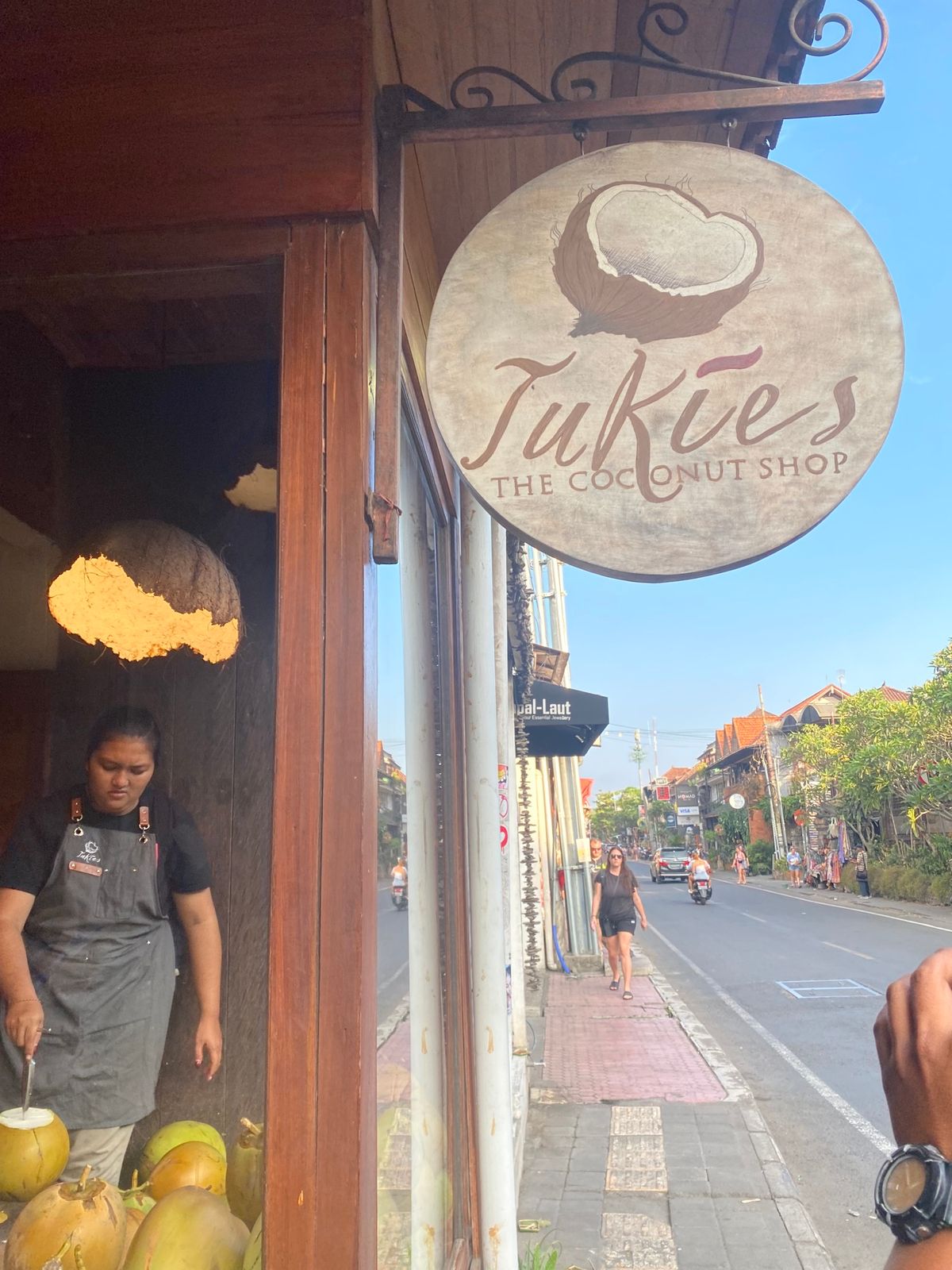 夕陽がとんでもなく綺麗だった(ジンバランビーチだったと思う)
念願のヴィラ...