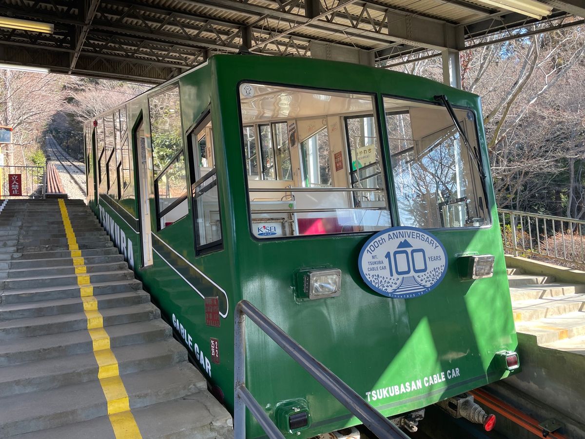 登山路もあるけど、ここは楽してケーブルカーで。僅か８分で頂上まで。