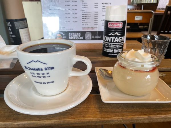 日本・茨城県「2026年・日本で一番低い百名山」の写真：バス待ちの間に近くのカフェでコーヒーとプリン。