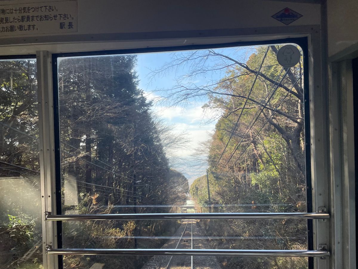 登山路もあるけど、ここは楽してケーブルカーで。僅か８分で頂上まで。