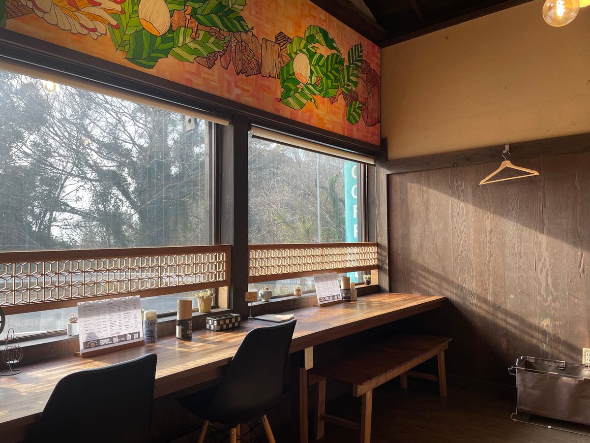 バス待ちの間に近くのカフェでコーヒーとプリン。