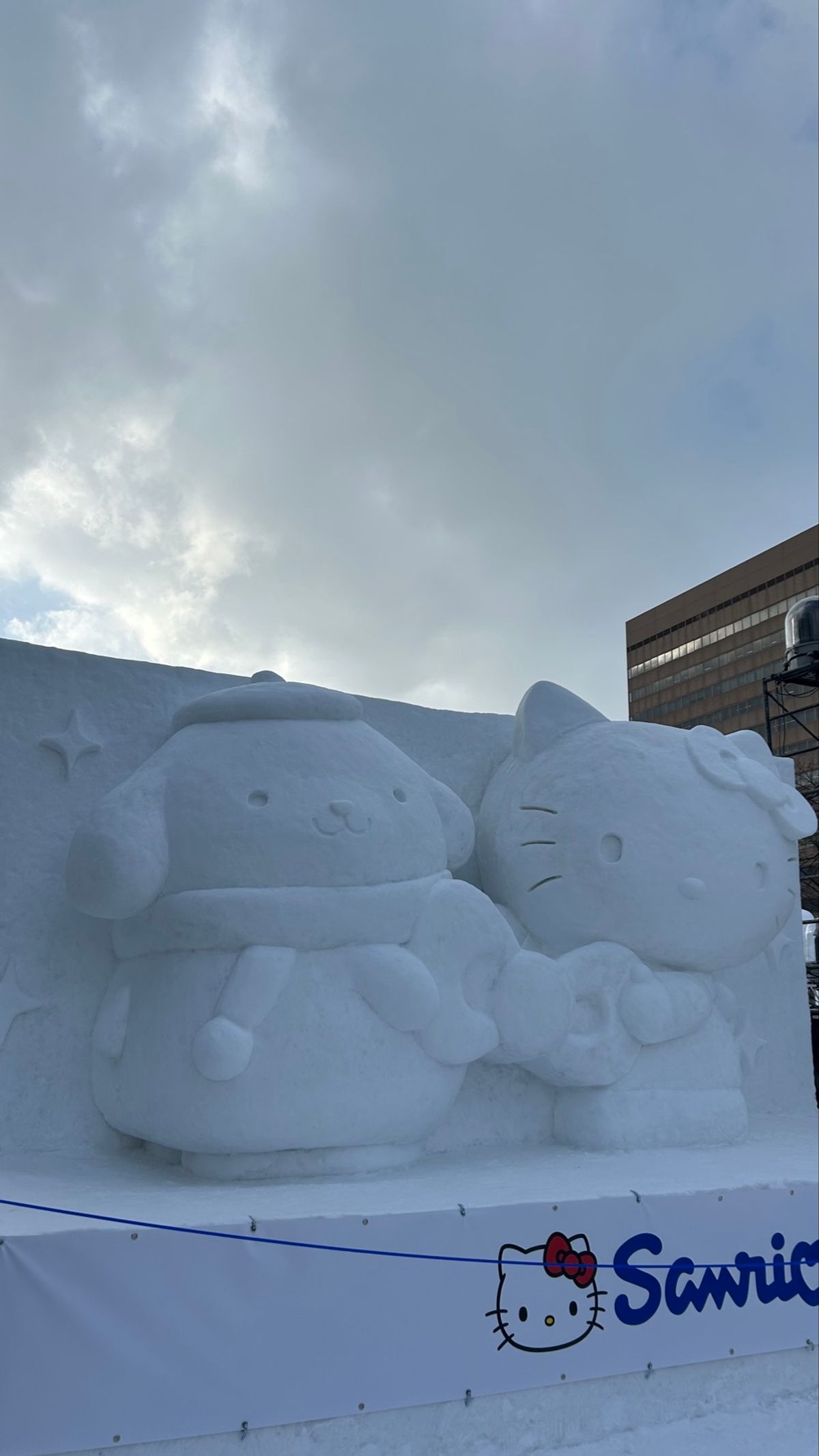 スターウォーズの大雪像と、アイ、サンリオ、カービィ！
すごい似てた👏