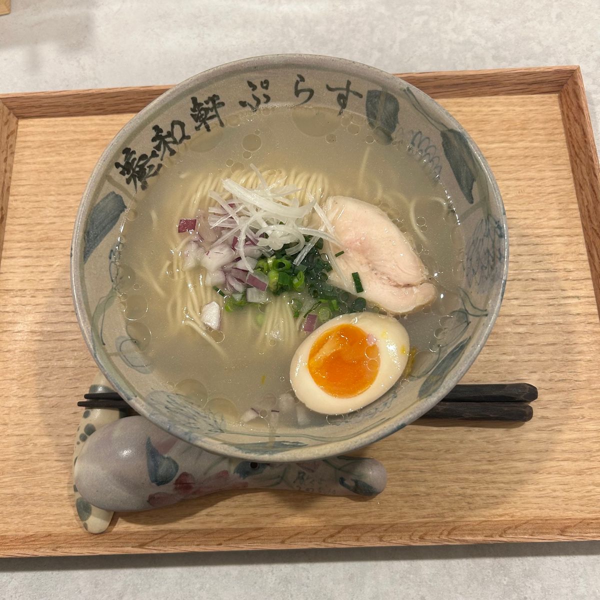 市電にのって街は移動。
そして、市電の中にあった高校をみて養和軒ぷらすへ🍜...