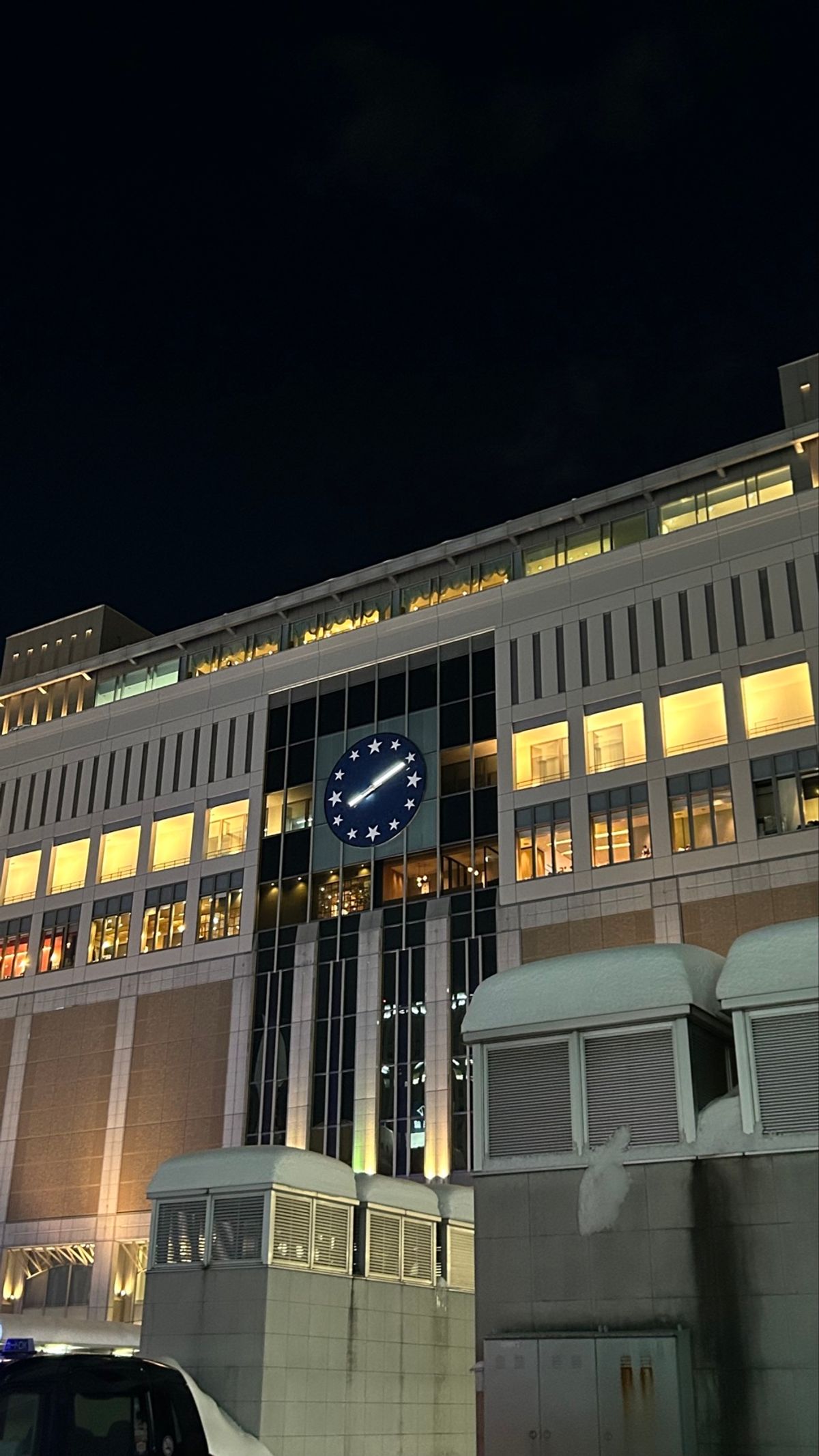 ニュースでずっと雪で飛行機が〜電車が〜ってのは聞いてたけど、飛行機到着して...