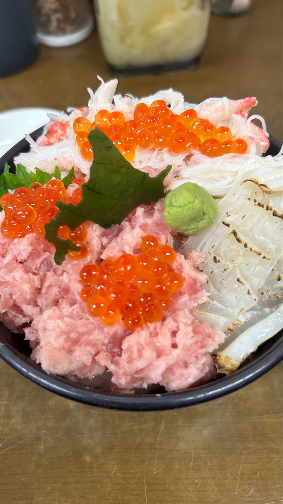 小樽へ🌟
ついてすぐに三角市場へ、海鮮を楽しみに🥰
2000円のおまかせ丼...