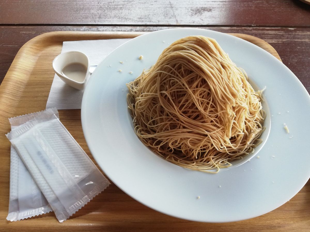 こちら恵那市にある栗スイーツで有名な川上屋さん。
併設のカフェで色々食べた...