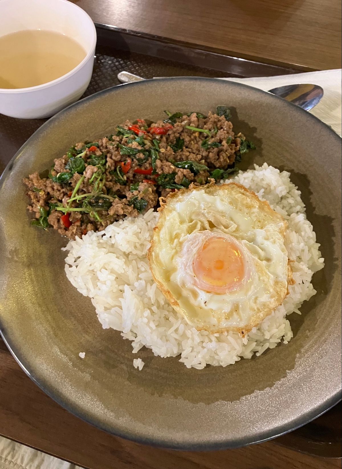 ガパオライス美味しかった〜。
マンゴーとお米のデザートはご飯に甘味がついて...