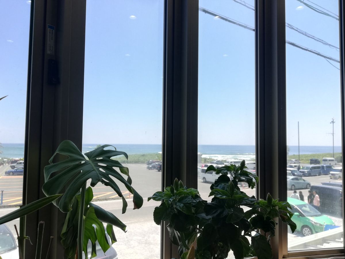 初夏の伊良湖岬は本当に美しい眺め。
そしてここに来たら、大あさり定食は外せ...