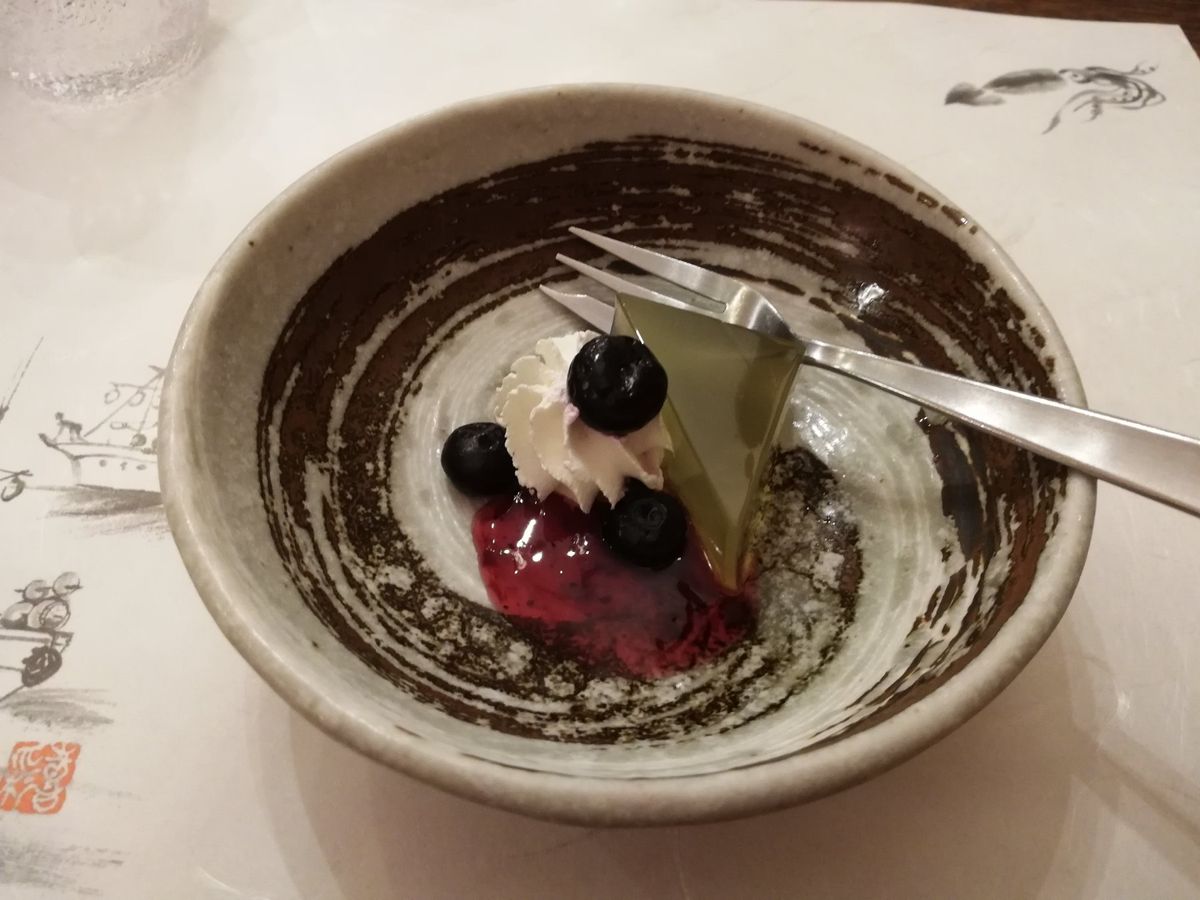 晩御飯その2。
デザートまでついて満足感高いですわ！