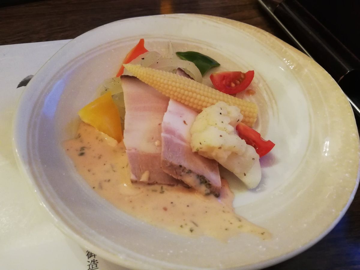 晩ご飯その1。なんもかんも全部うまいぜ！
とくに鮎に塩焼きが嬉しかったです...