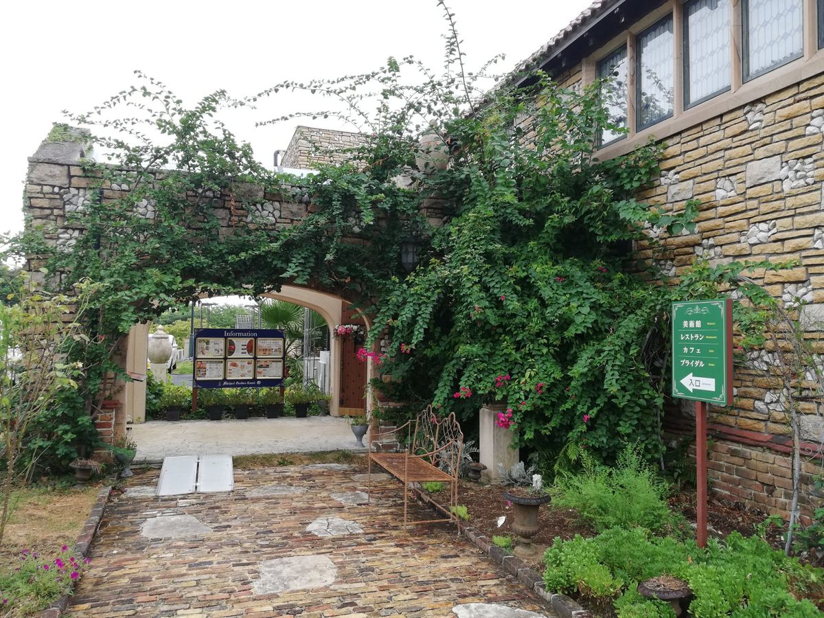 こちらは伊豆高原エリアにあるステンドグラス美術館。こういうところが自分は大...