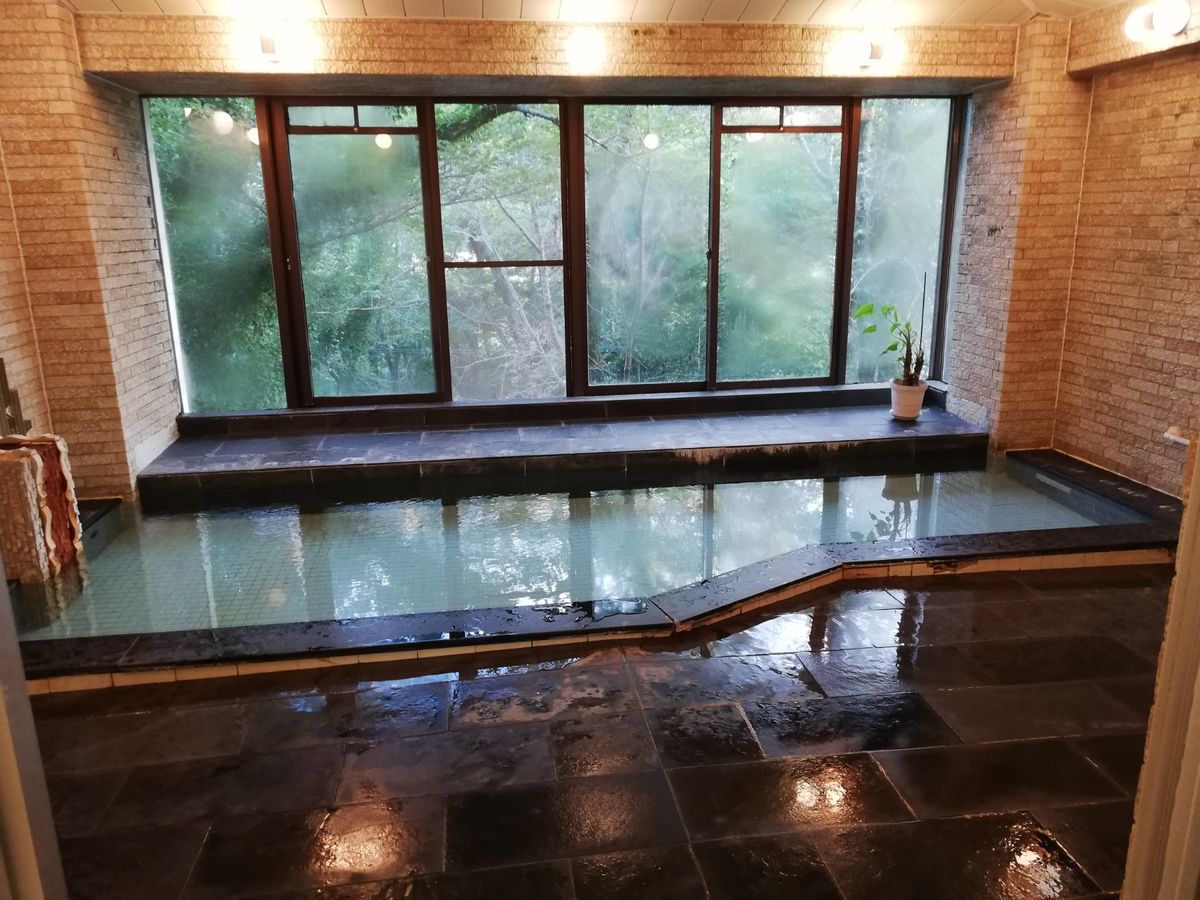 お風呂は部屋にもありますが、別棟の共同浴場が素晴らしい！
めっちゃ広く使え...