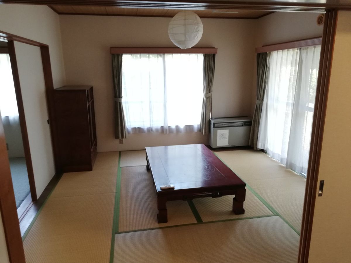 部屋ひｒｒｒｒっろ。
写真だと伝わり切りませんが、なんかバストイレ空間含め...