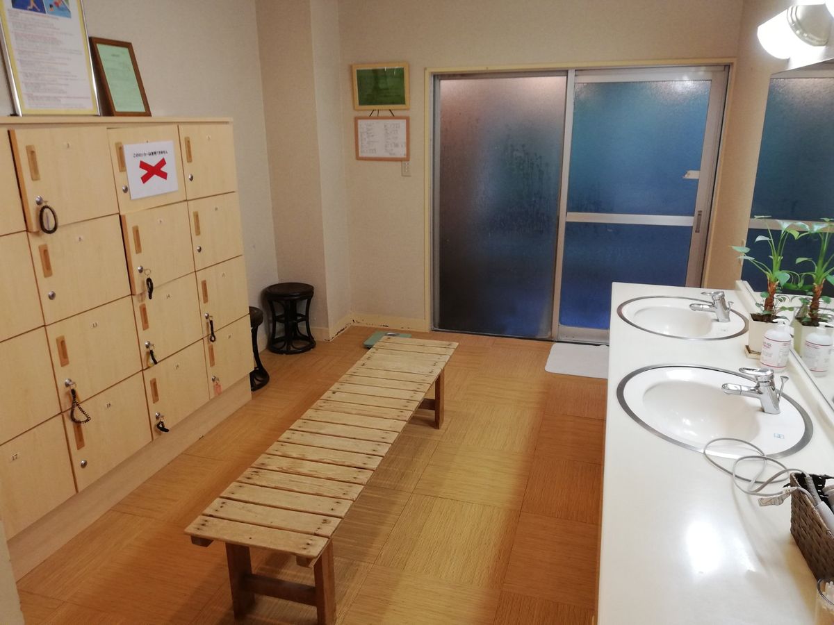 お風呂は部屋にもありますが、別棟の共同浴場が素晴らしい！
めっちゃ広く使え...
