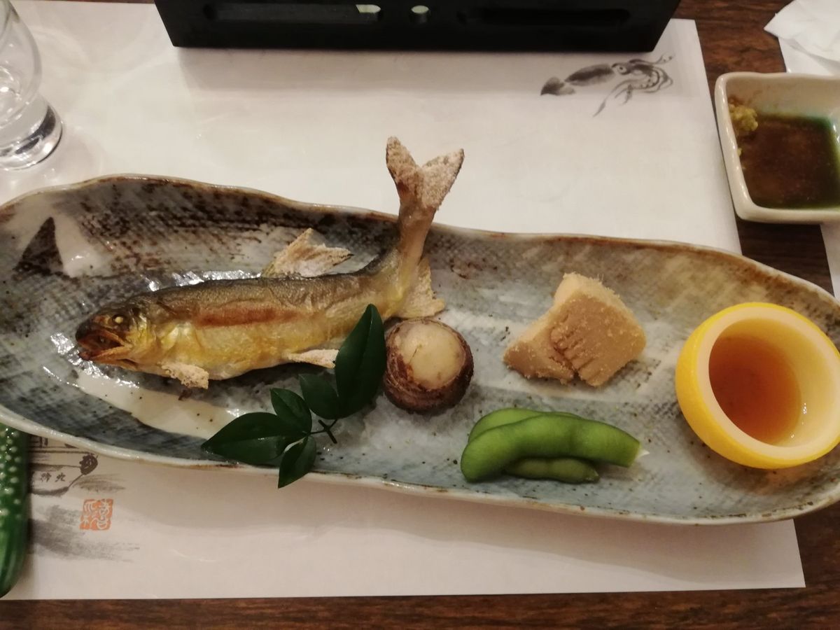 晩ご飯その1。なんもかんも全部うまいぜ！
とくに鮎に塩焼きが嬉しかったです...