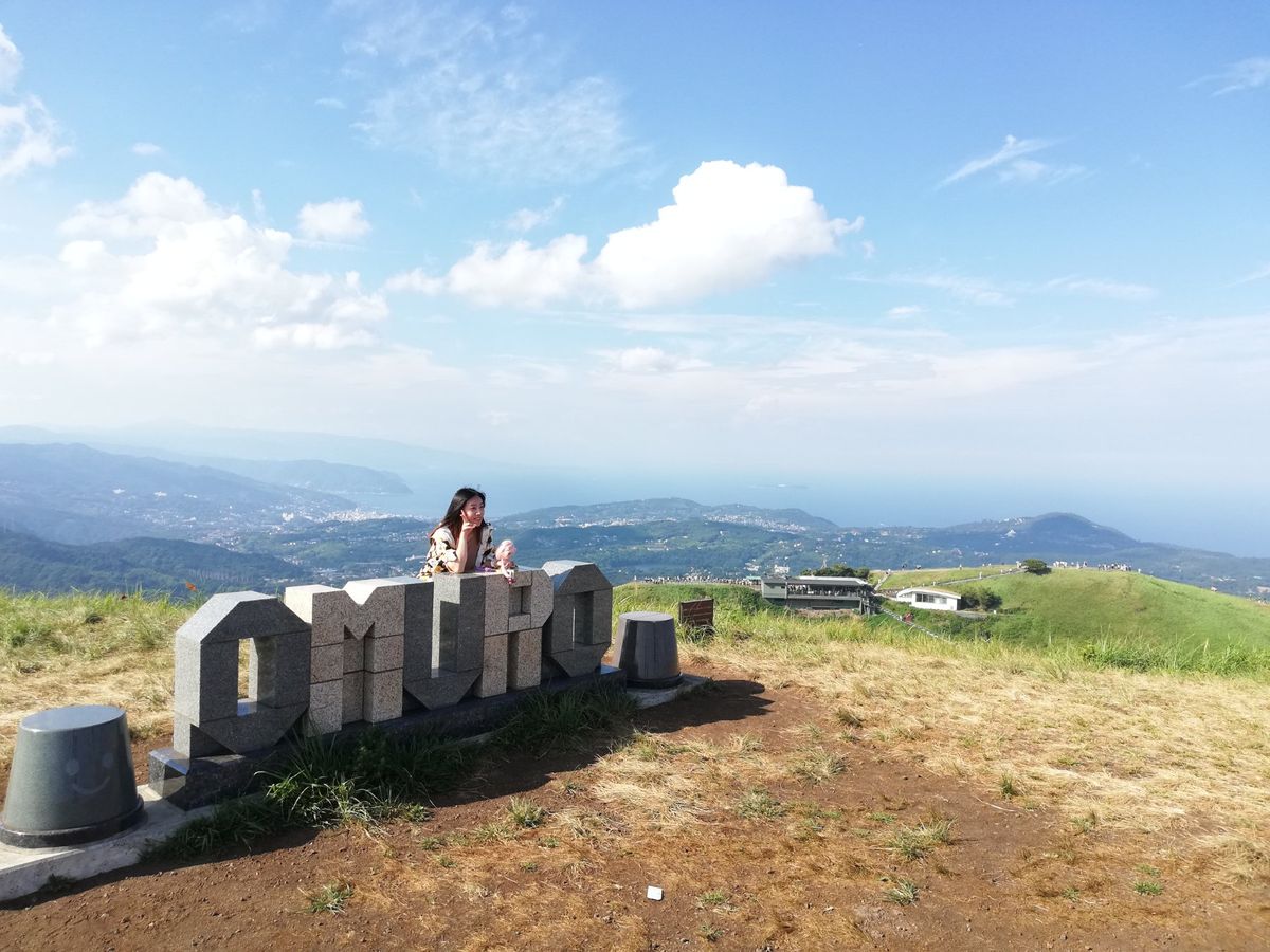 伊豆高原だけでなく、東伊豆を一望できる素敵ロケーションであり、火口まで下草...