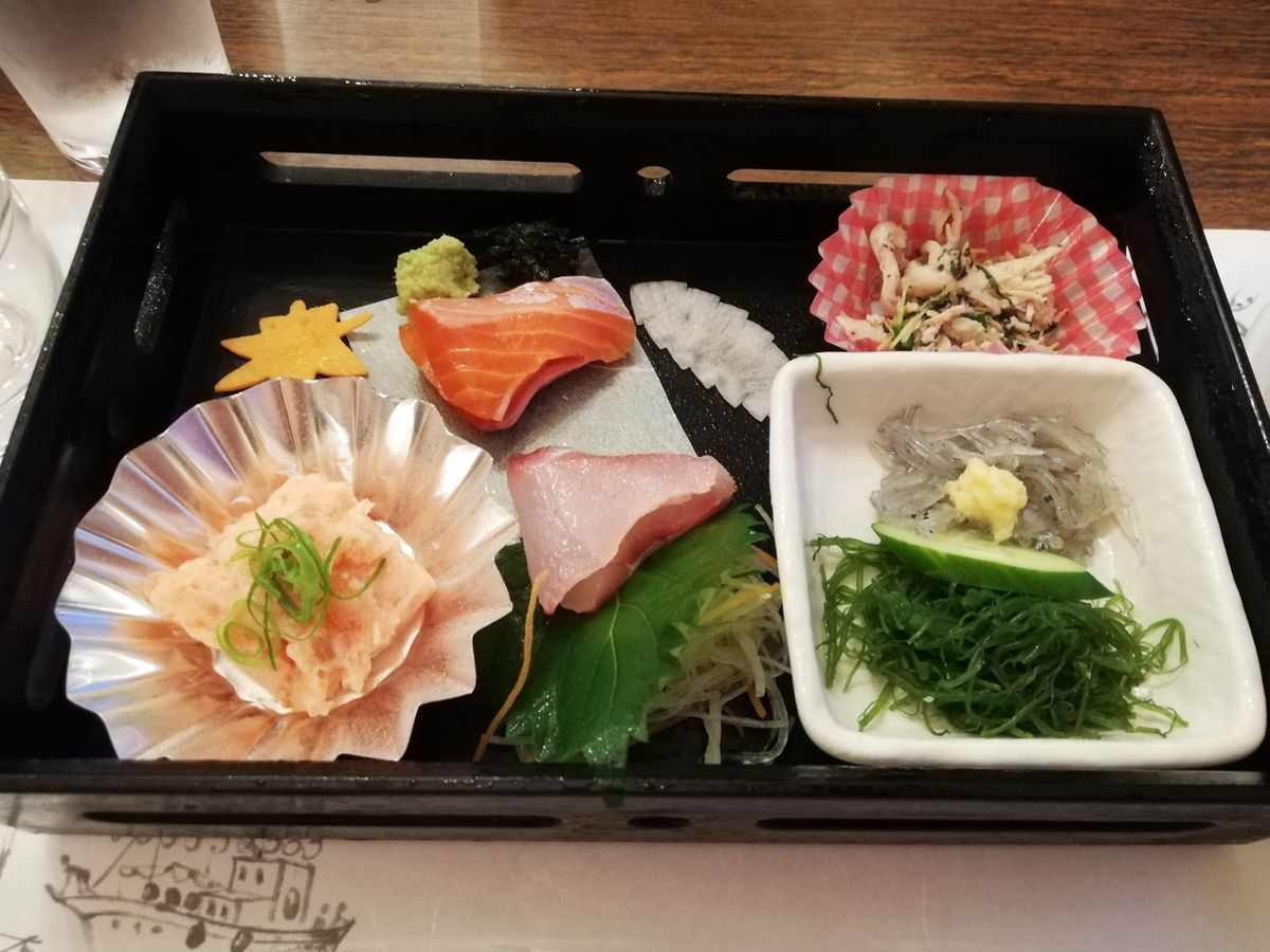 晩ご飯その1。なんもかんも全部うまいぜ！
とくに鮎に塩焼きが嬉しかったです...