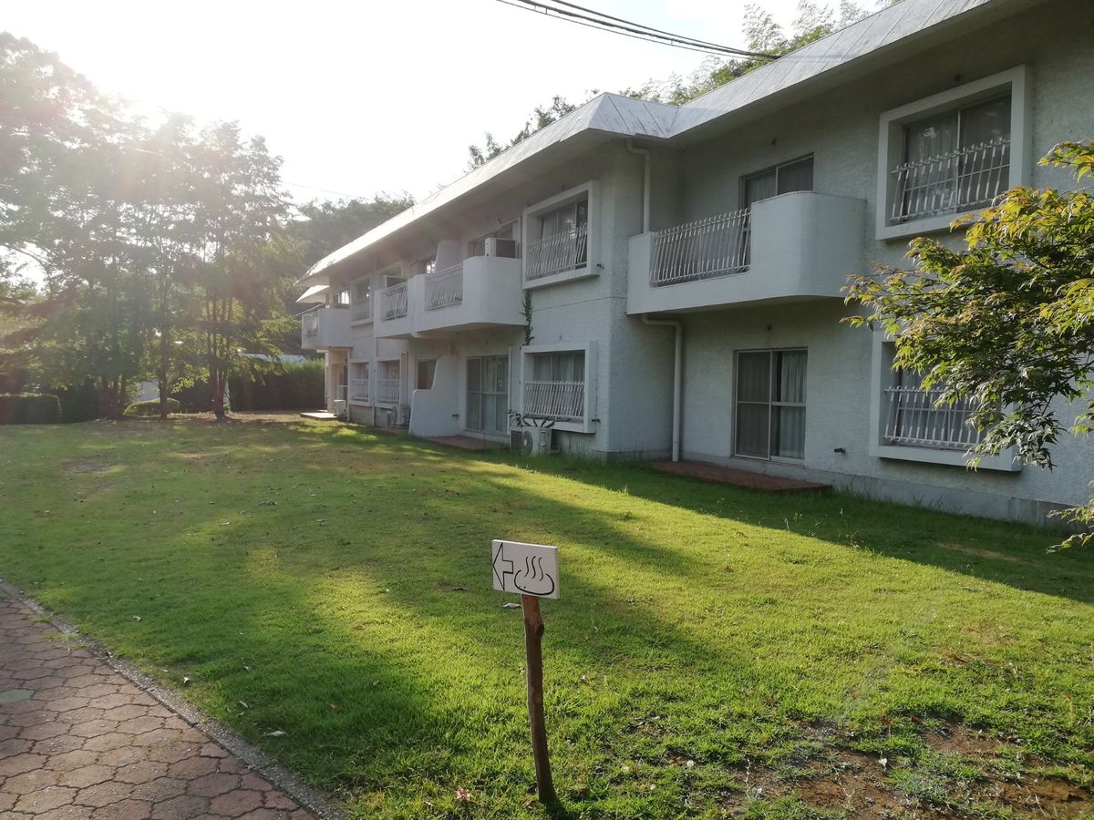 お宿は「伊豆一碧湖レイクサイドテラス」。
すっげー広い敷地なうえ、部屋もと...