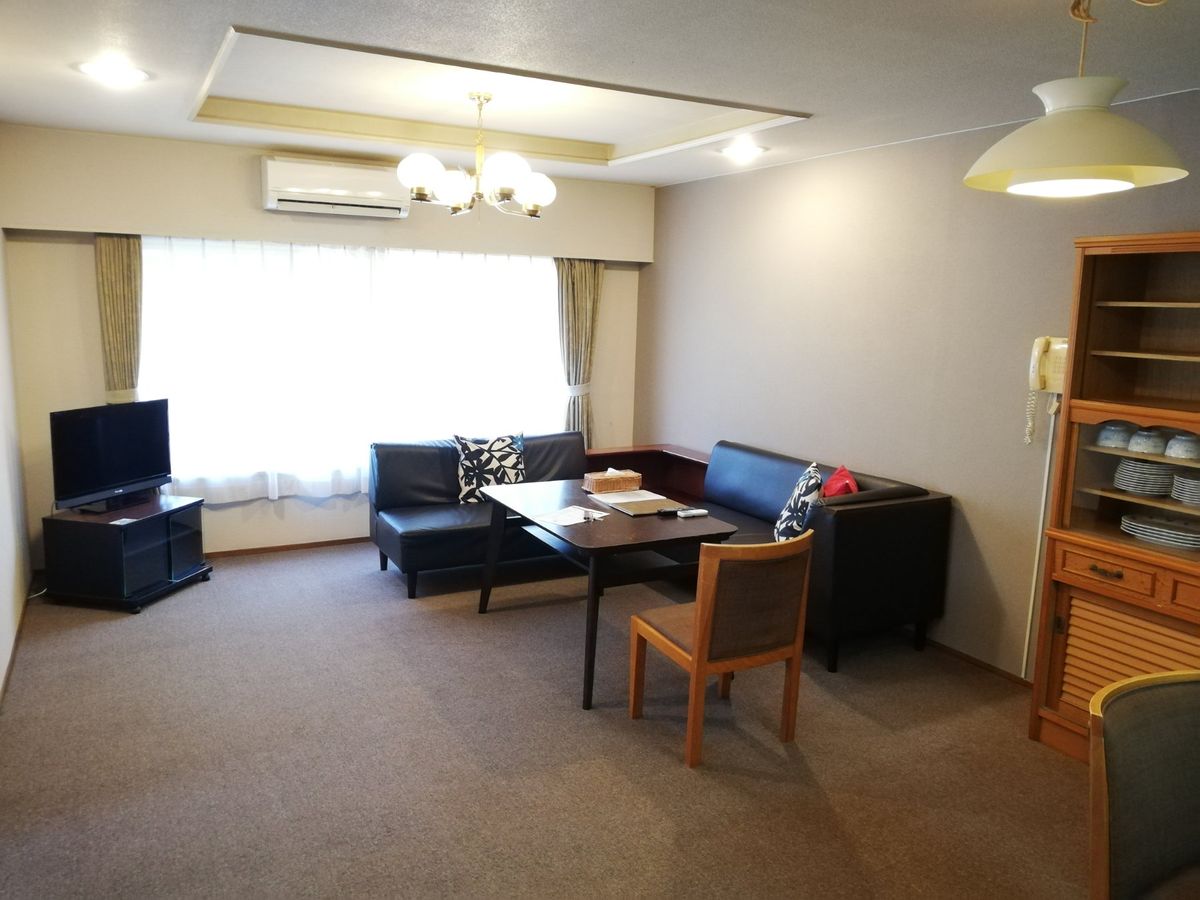 部屋ひｒｒｒｒっろ。
写真だと伝わり切りませんが、なんかバストイレ空間含め...