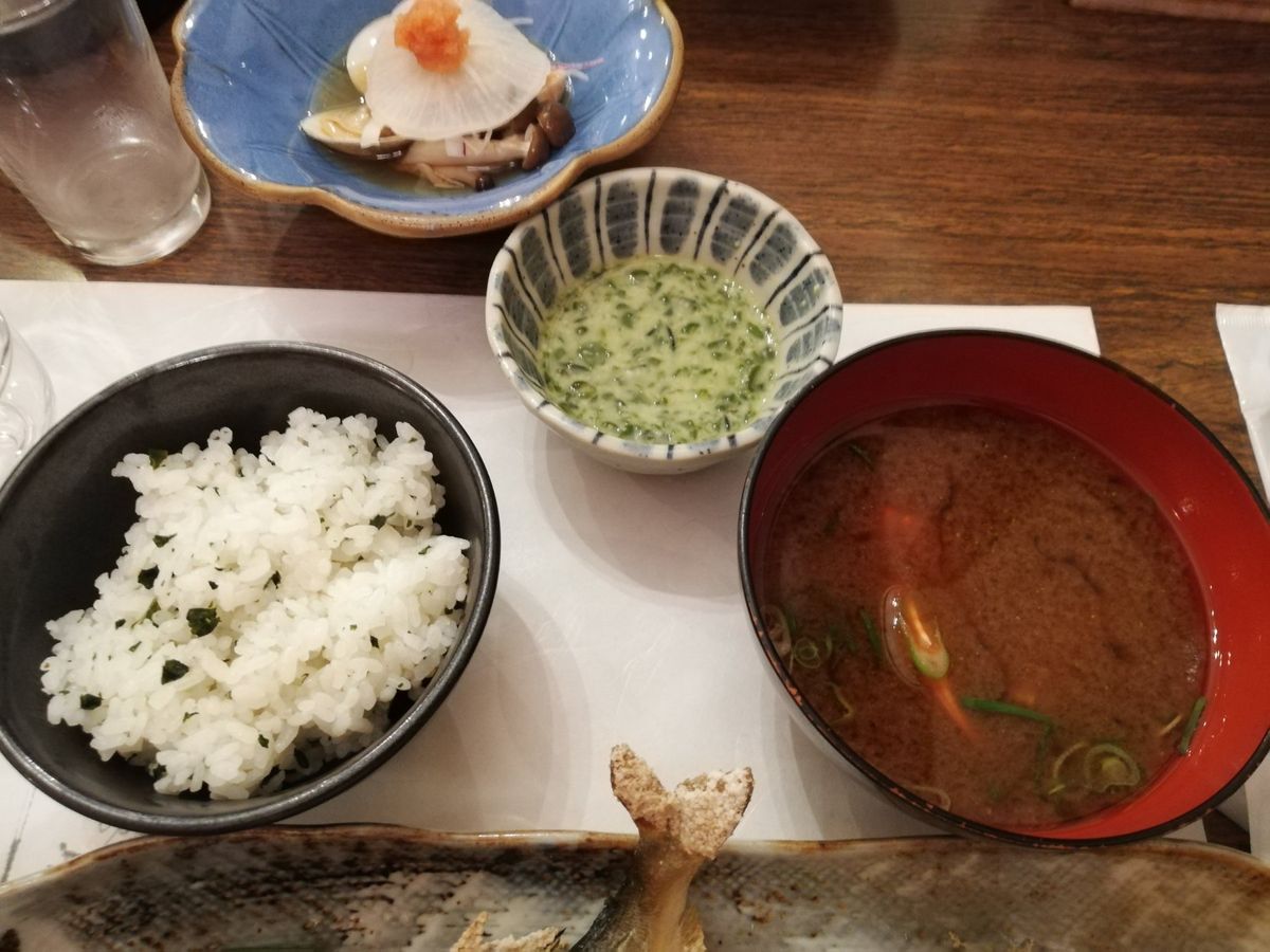 晩御飯その2。
デザートまでついて満足感高いですわ！