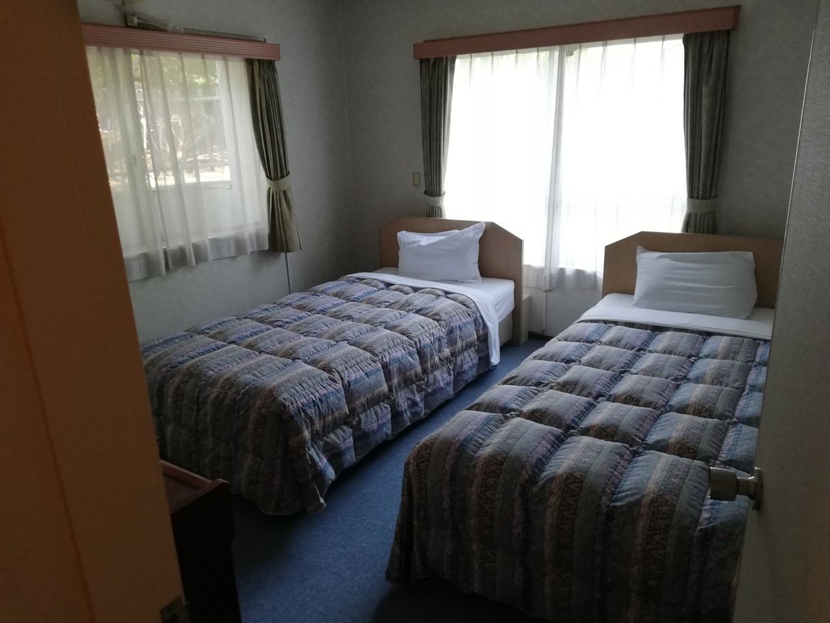 部屋ひｒｒｒｒっろ。
写真だと伝わり切りませんが、なんかバストイレ空間含め...