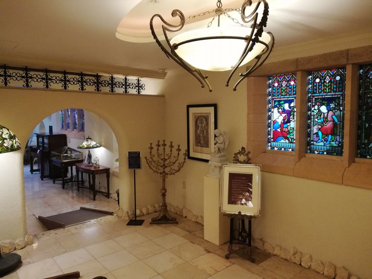 こちらは伊豆高原エリアにあるステンドグラス美術館。こういうところが自分は大...