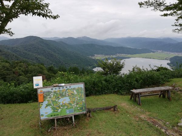 日本・滋賀県「20250812,13関ケ原、琵琶湖東部旅行」の写真：山頂からは琵琶湖の北端が見えてよい眺めで...