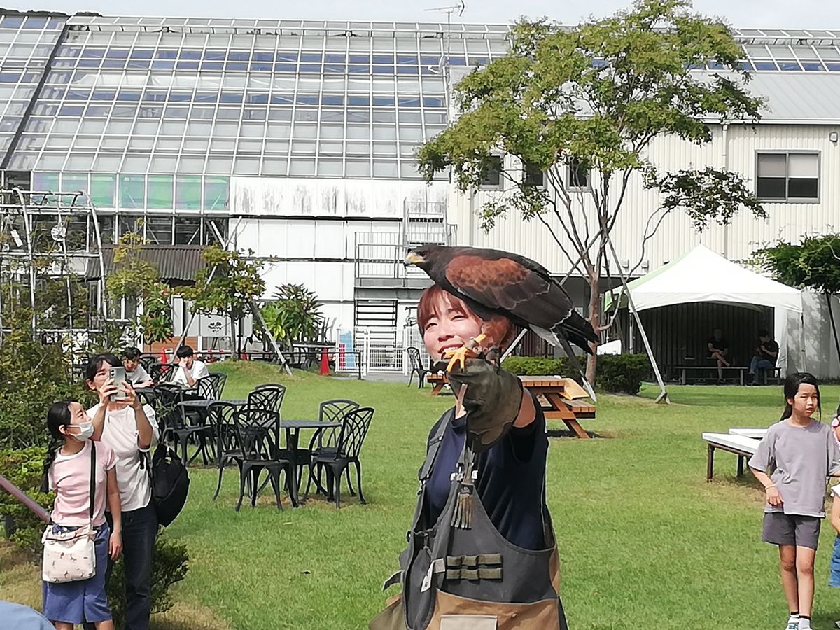 掛川花鳥園です！！
その名の通り鳥と花を愛でることができる名スポットですね...