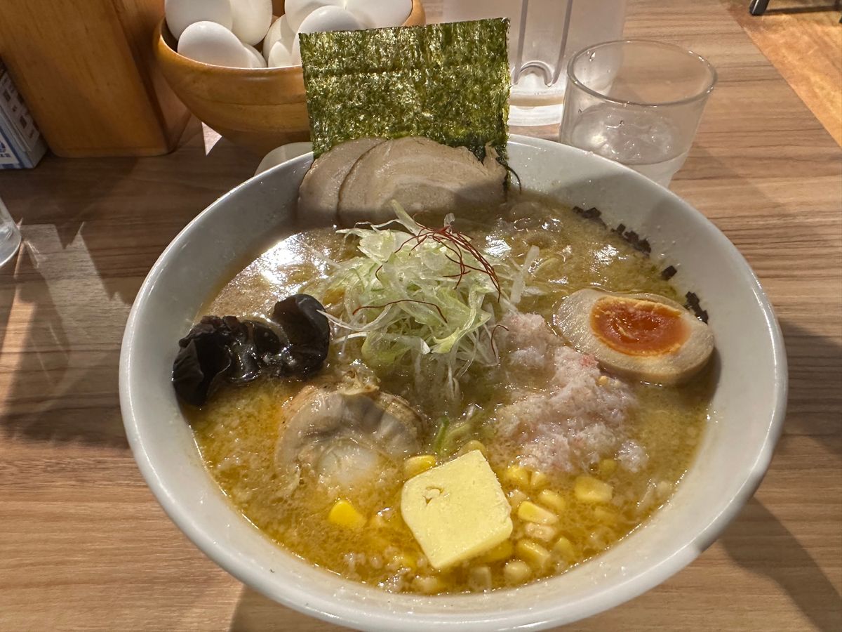 札幌グルメ
白樺山荘のまるごと北海道味噌ラーメン
22%MARKETのパフ...