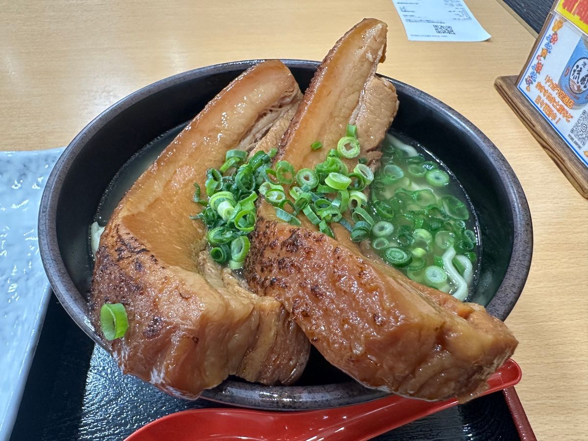 そば処 琉風の炙りラフテー沖縄そば、ポーたまのエビタルポーたま、オリオンビ...