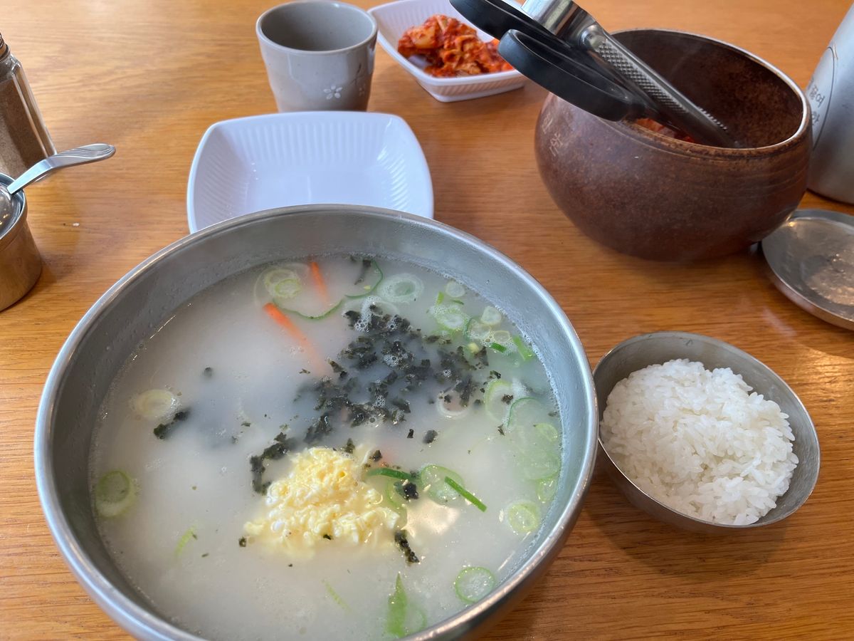 韓国は、もうすぐ旧正月なので、トックを注文
足湯カフェのお店に行きました。...