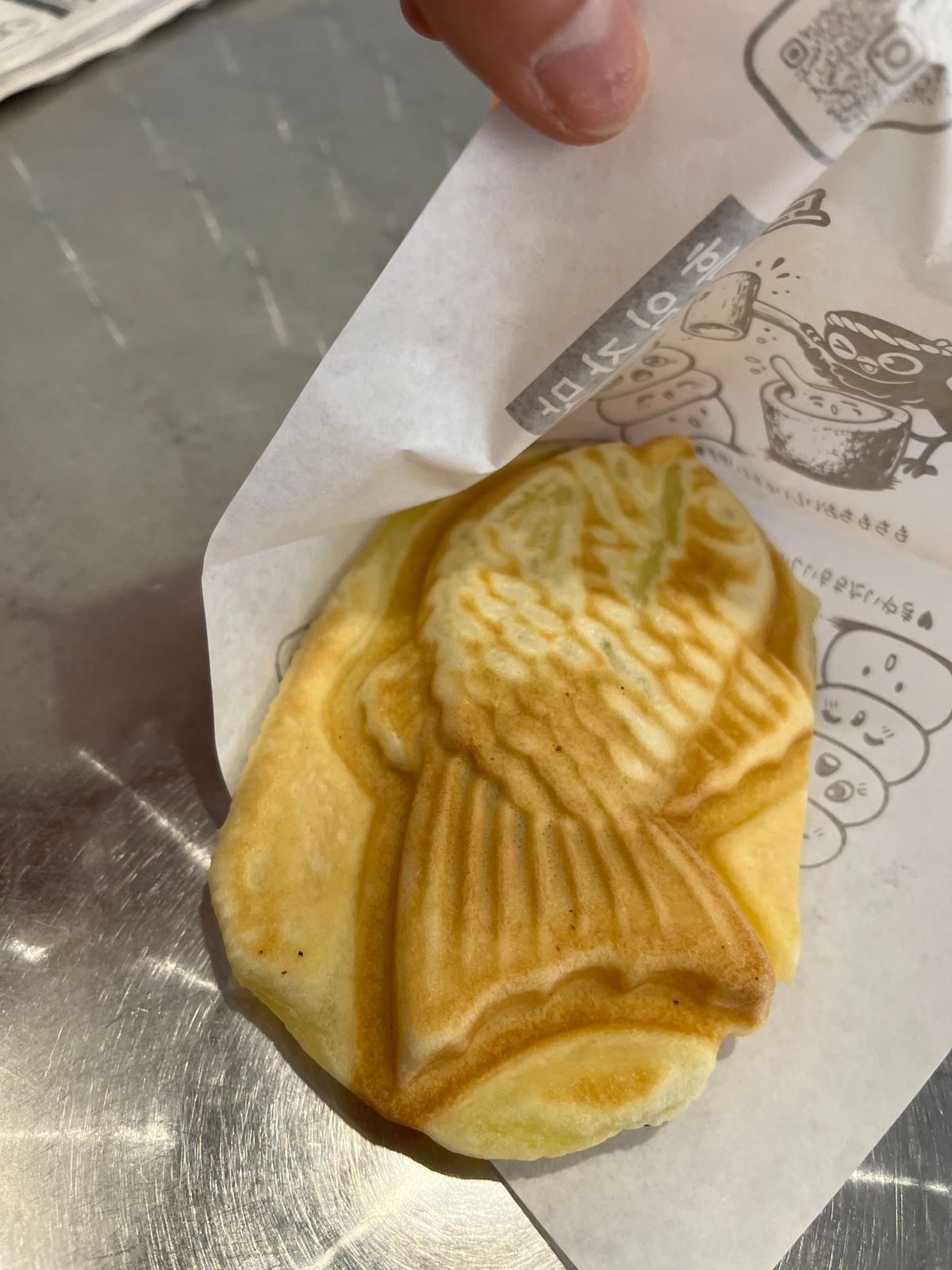 ゴマあんのたい焼きとピンクグレープフルーツエイド
カフェラテを頼んだら、シ...