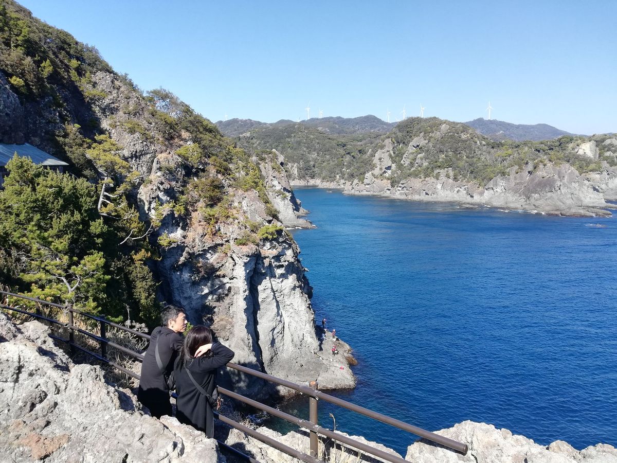 石廊崎のさらに先端には、なんと神社があります！⛩️
ウソだろ！？ホント！！...