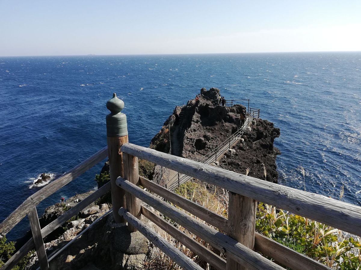 石廊崎のさらに先端には、なんと神社があります！⛩️
ウソだろ！？ホント！！...