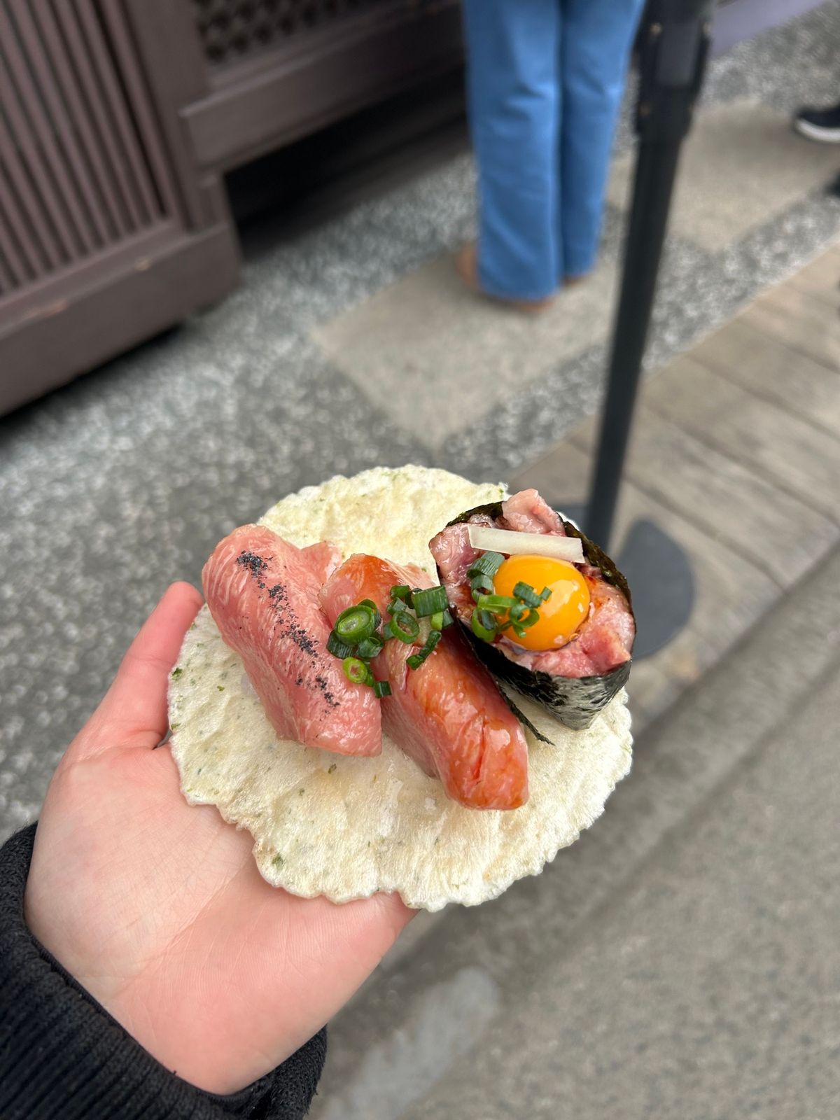 高山に戻って、古い町並みを食べ歩き。
飛騨牛まみれ。
みたらし団子はなんだ...